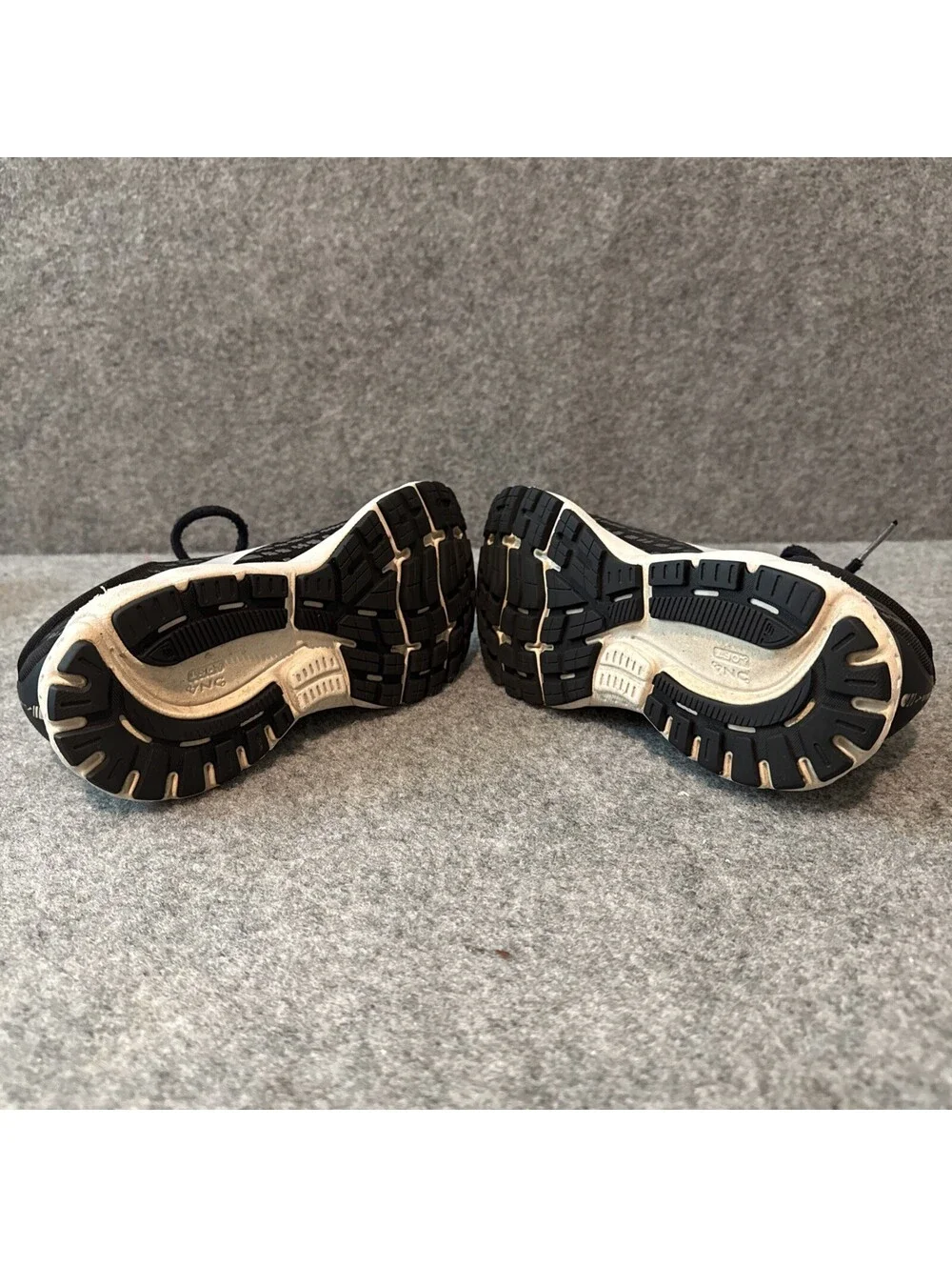 Brooks Black Ghost 13 Women's Running Shoes Size 7 1203381B012